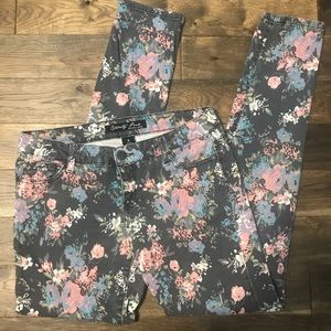 CelebrityPink skinny jeans floral pattern size 9